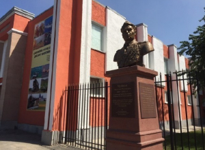Памятник Маршалу Советского Союза Василию Чуйкову установили в Новочеркасске Памятник Маршалу Советского Союза Василию Чуйкову установили в Новочеркасске