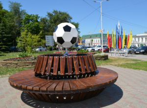 В Новочеркасске появились футбольные лавки В Новочеркасске появились футбольные лавки