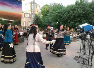 Творческие коллективы Новочеркасска продолжают радовать болельщиков ЧМ-2018 Творческие коллективы Новочеркасска продолжают радовать болельщиков ЧМ-2018