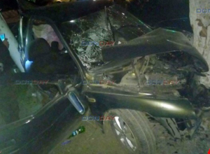 19-летняя автоледи на скорости протаранила столб и дерево в Новочеркасске 19-летняя автоледи на скорости протаранила столб и дерево в Новочеркасске