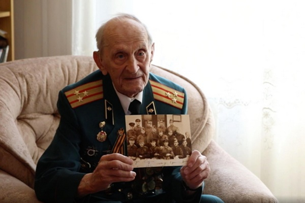 В Новочеркасске 99-летний ветеран ВОВ провел дистанционный урок мужества В Новочеркасске 99-летний ветеран ВОВ провел дистанционный урок мужества