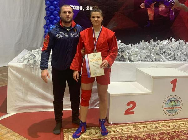 Спортсменка из Новочеркасска завоевала серебро первенства России среди юниоров Спортсменка из Новочеркасска завоевала серебро первенства России среди юниоров