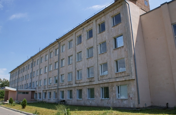 В Новочеркасске пациент с пневмонией пытался сбежать из больницы через окно четвертого этажа В Новочеркасске пациент с пневмонией пытался сбежать из больницы через окно четвертого этажа