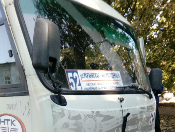 В Новочеркасске, в ДТП с маршруткой пострадали пассажиры В Новочеркасске, в ДТП с маршруткой пострадали пассажиры