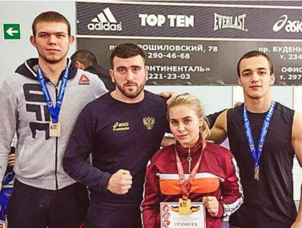Золото и серебро областного чемпионата по вольной борьбе завоевали спортсмены из Новочеркасска Золото и серебро областного чемпионата по вольной борьбе завоевали спортсмены из Новочеркасска
