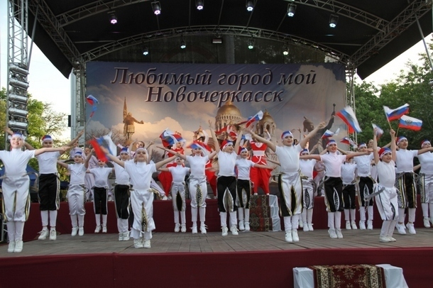 Новочеркасцы отпраздновали 214-летие города Новочеркасцы отпраздновали 214-летие города