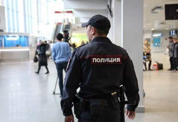 В аэропорту около Новочеркасска задержали двух разыскиваемых полицией мужчин В аэропорту около Новочеркасска задержали двух разыскиваемых полицией мужчин