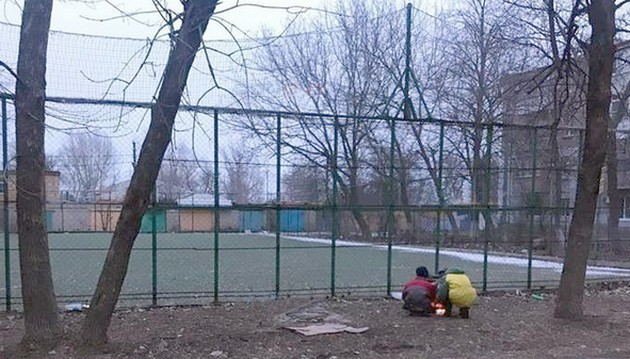 Яблоко раздора: футбольная площадка на улице Фрунзе не дает покоя новочеркасцам Яблоко раздора: футбольная площадка на улице Фрунзе не дает покоя новочеркасцам