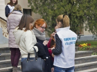 Новочеркасские волонтеры дарят георгиевские ленточки за правильные ответы о войне