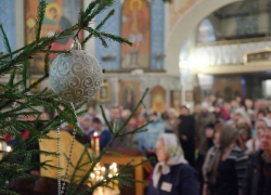 В Новочеркасске православные жители отмечают Рождество Христово