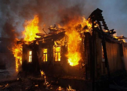 Под Новочеркасском за минувшую ночь сгорели два жилых дома