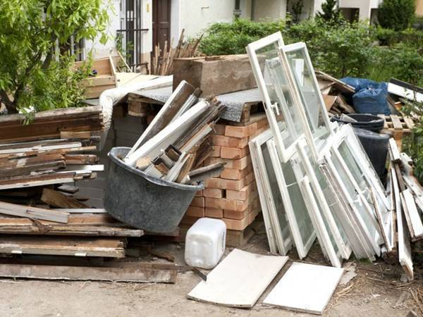 Строительный мусор и старую мебель жителей Новочеркасска обяжут самостоятельно вывозить на свалку