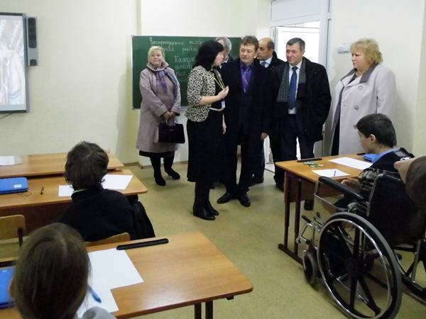 В новочеркасской школе открыли специальный класс для колясочников