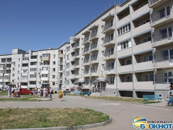 13 сирот и 5 семей получили ключи от квартир в новостройке Новочеркасска