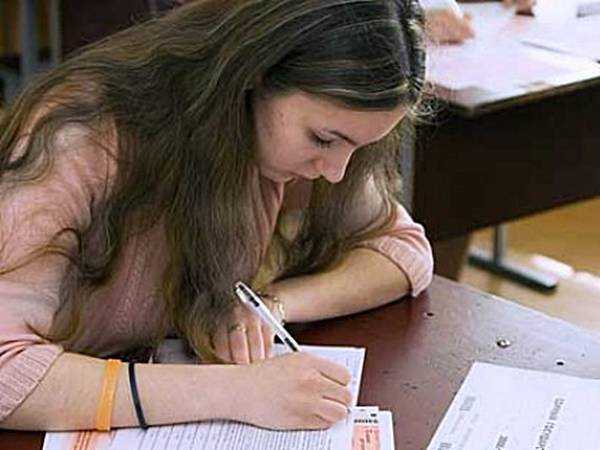 Новочеркасские школьники пишут сочинение, которое станет допуском к ЕГЭ