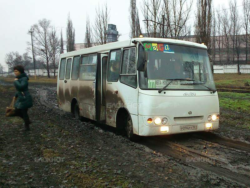 В Новочеркасске из-за водителя маршрутки горожане опоздали на работу